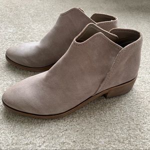 Dolce Vita taupe suede ankle booties (brand new) - Size 8